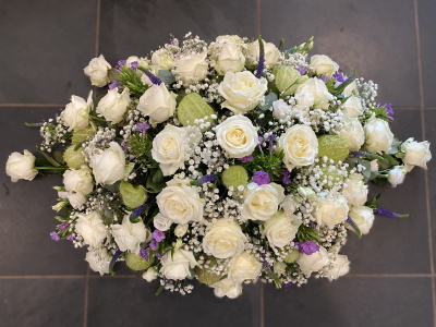 Rouwbloemstuk 78 Rond 65 cm.