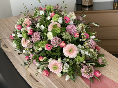 Rouwbloemstuk 70 Rond 50 cm.