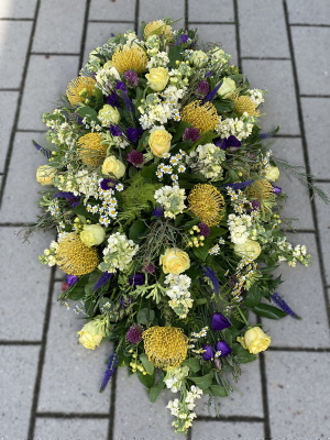 Rouwbloemstuk 69 Rond 65 cm.