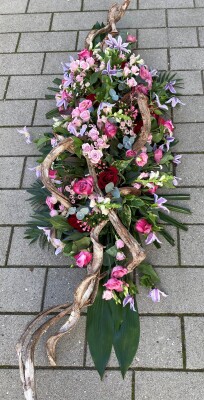 Rouwbloemstuk 39 half kistvullend (+/- 110 cm.)