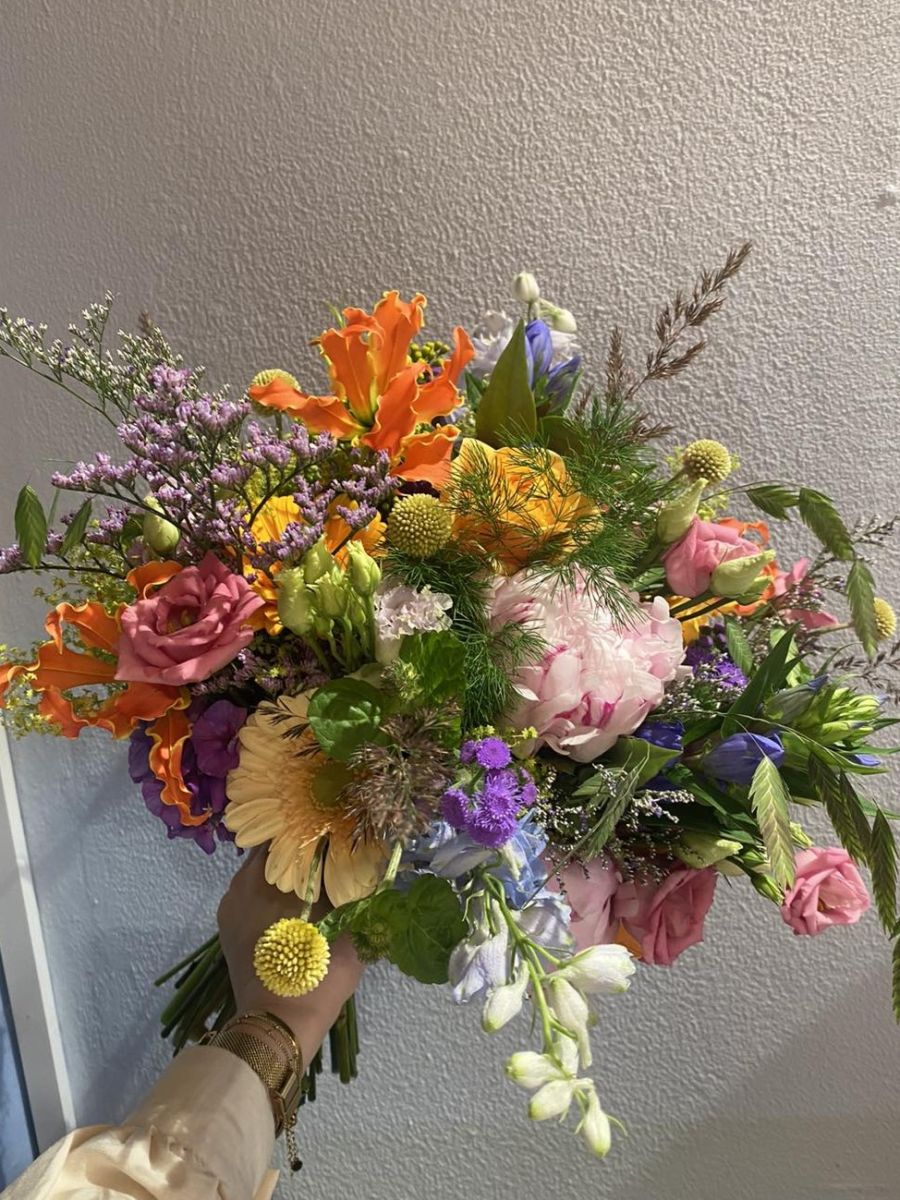 Bruidsboeket bont zomers Mies Bloemen